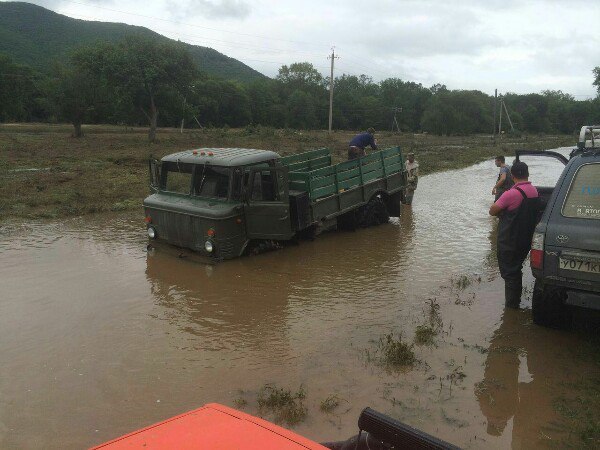 Внедорожники добрались до пострадавших районов