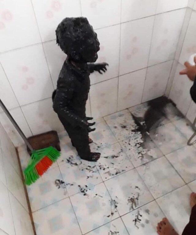 Mamaaa, look, I'm Venom! - The photo, Shower, Children, Venom, Failure, Dirt