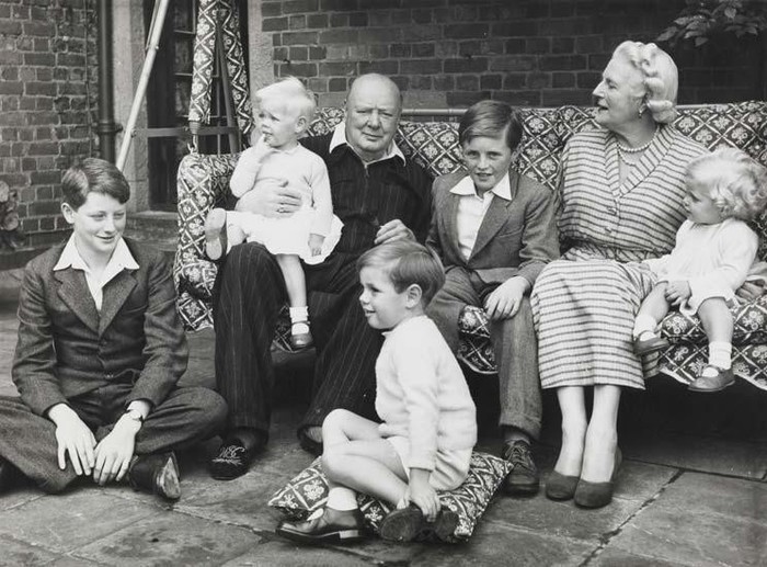 Winston Churchill with his wife and grandchildren, 1951 - The photo, Winston Churchill, Historical photo