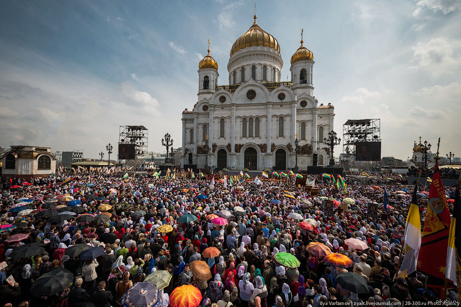 Народ в храме