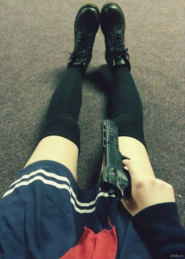 Девушка с пистолетом без лица на аву фото