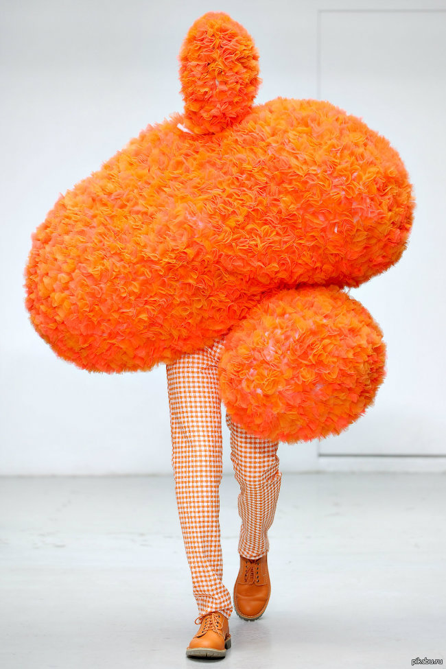 Человек ассоциируется с оранжевым