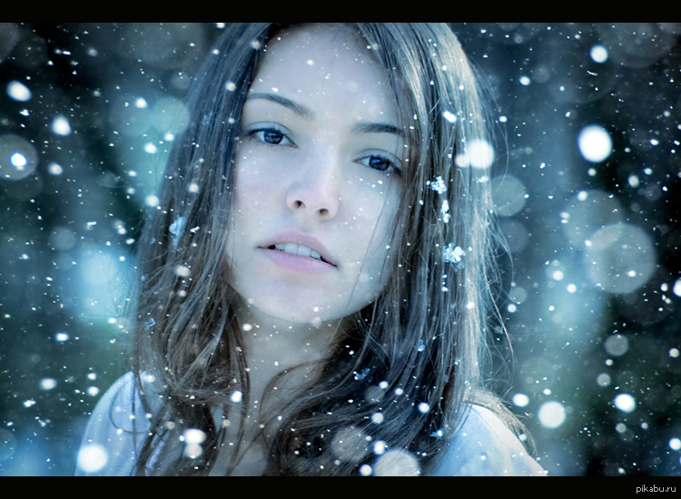 Тают девушки. Девушка тает. Девушка и падающий снег. Тающая девушка. Холодная женщина.