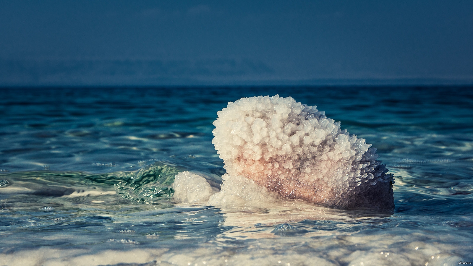 Причины воды в океане. Соль в море. Мертвое море. Морская соль море. Соленая вода в море.