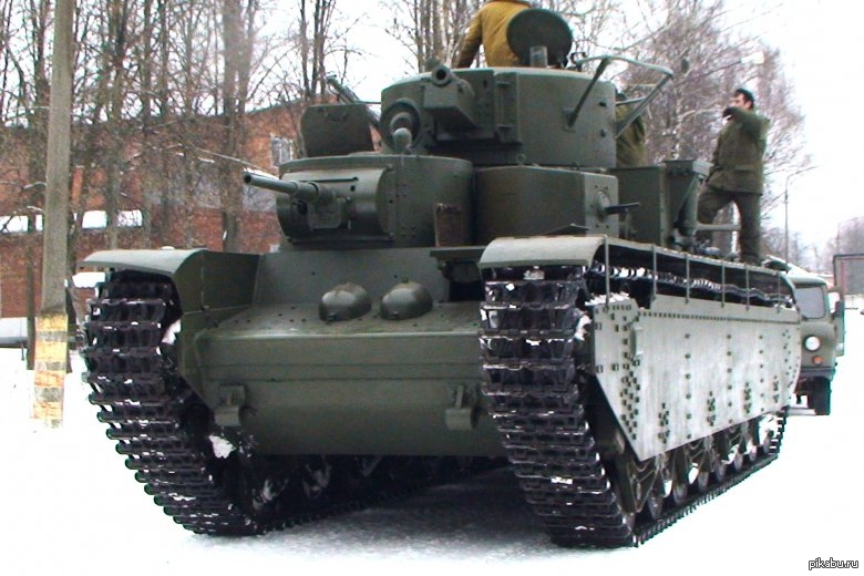 Т 35 м 10. Т-35 танк. Танки СССР Т 35. Советский пятибашенный танк т-35. Танк т-35 в Кубинке.