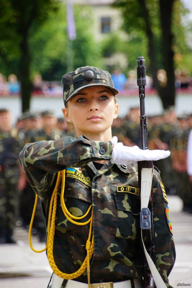 Украинские девушки солдаты. Военная форма. Девушки военные. Женщины военнослужащие. Молодые военные.