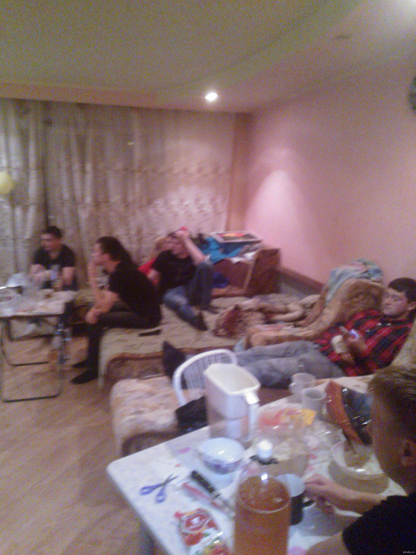 Вот так мы смотрели лигу Чемпионов... | Пикабу