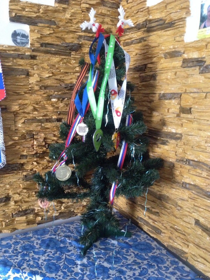 Елка красноярск ленинский район. Елочка маи. Красноярск новый год. Елка на дк 1 мая красноярск. Елка маи.