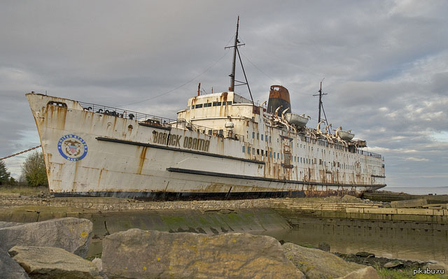 Устаревшее судно. Лайнер "Duke of Lancaster".. Герцог Ланкастер корабль. Брошенные корабли. Старый корабль.