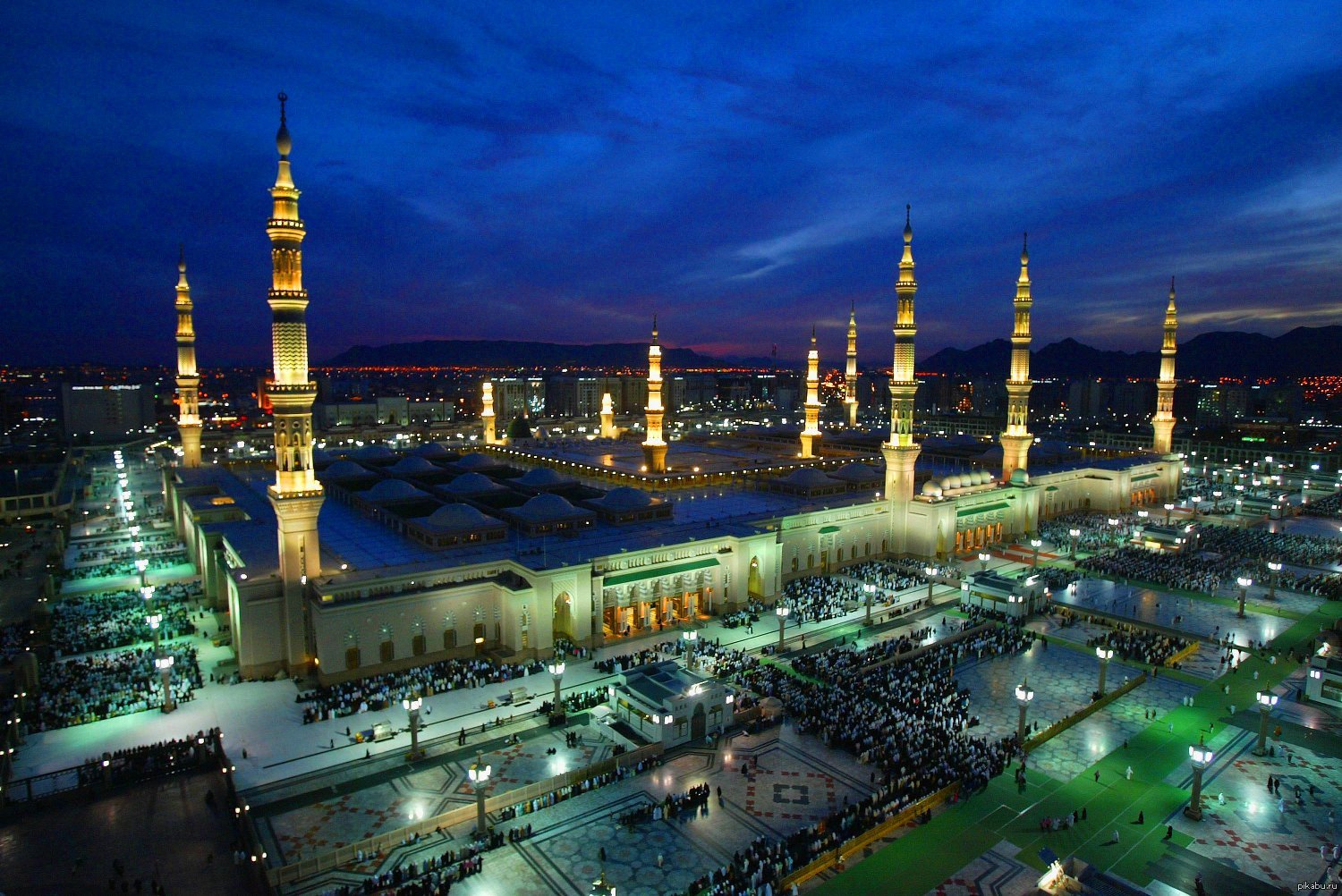 Город мекка и медина. Мечети Мекки и Медины. Мечеть пророка в Мекке. Коран Мекка Медина. Саудовская Аравия мечеть.