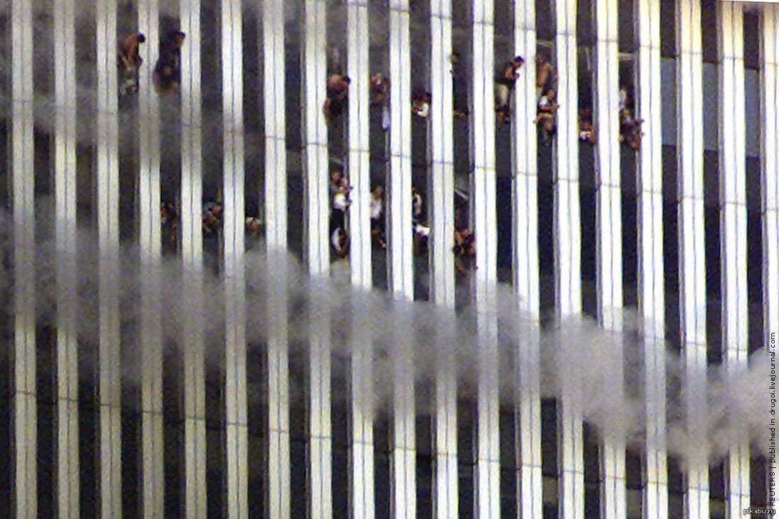 Модель 9 11. Башни-Близнецы 11 сентября 2001. Люди падают из башен ВТЦ 11 сентября 2001 года. Падение башен близнецов 11 сентября.