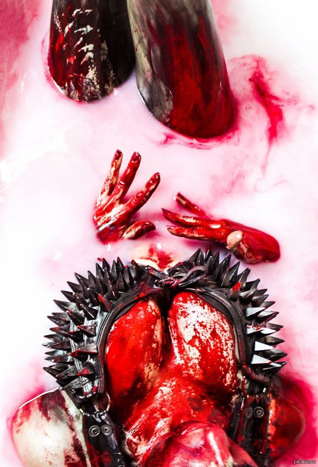 Bloody strawberry - NSFW, Blood, Bath