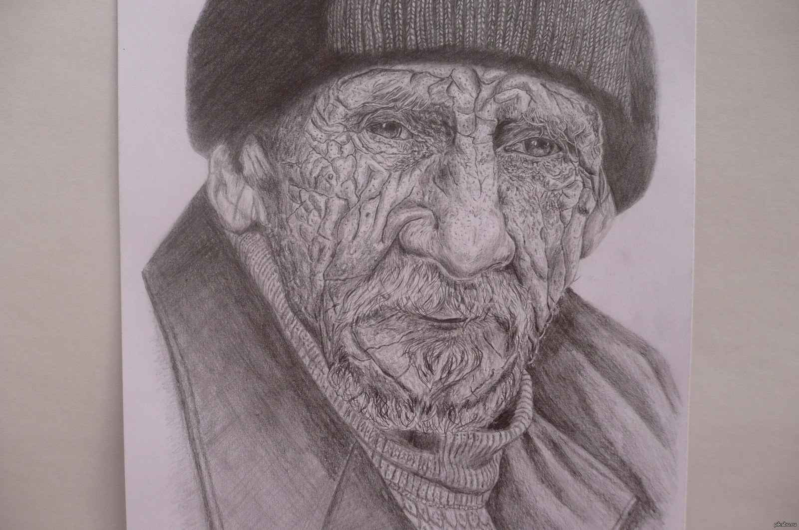 Портрет старого человека карандашом