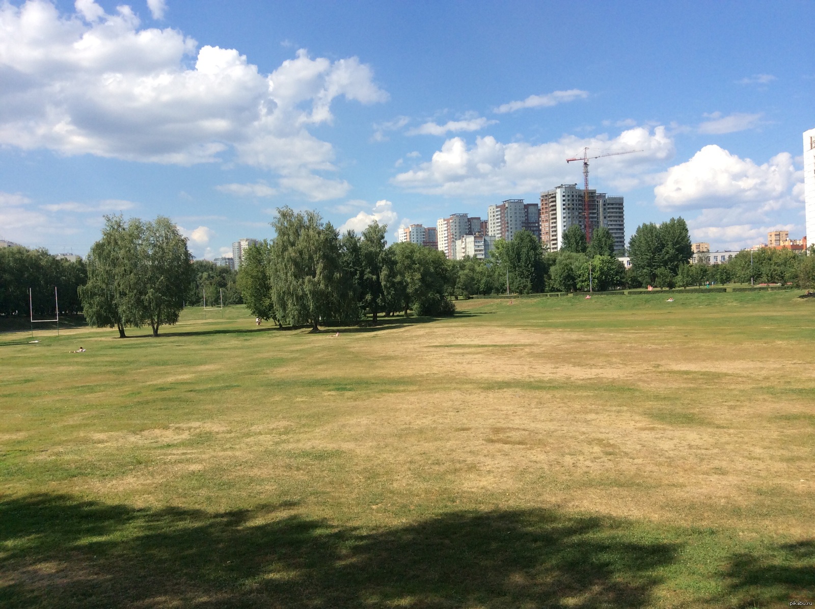 Парк дружбы. Парк дружбы Москва. Парк дружбы Москва фото. Зеркала в парк дружбы в Москве. Живописный парк Дружба Москва история.