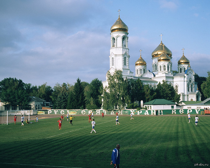 Курганинск краснодарский. Курганинск. Курганинск Краснодарский край. Стадион Курганинск. Площадь города Курганинска Краснодарского края.