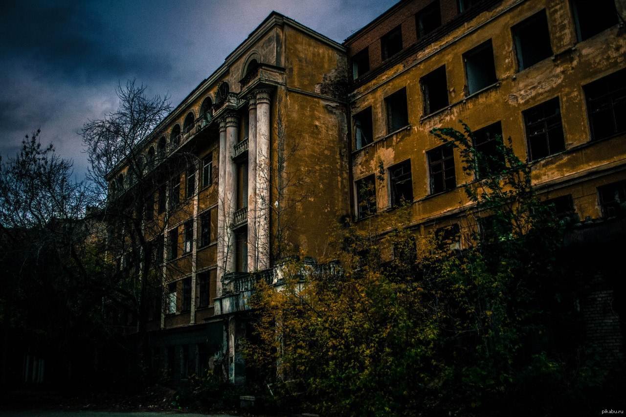 Заброшенная больница в Екатеринбурге зеленая роща