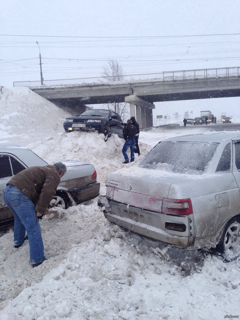 Выпало немного снега в Тольятти | Пикабу