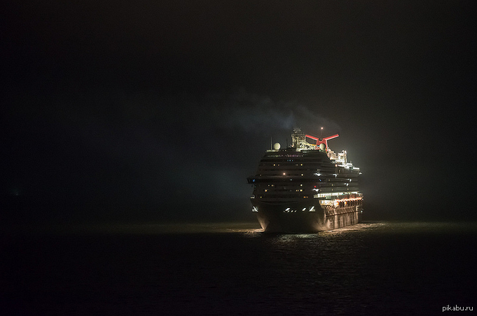 Пароходы ночные. Пароход ночью. Ночь на корабле. Корабль в ночном море. Корабль ночью в море.