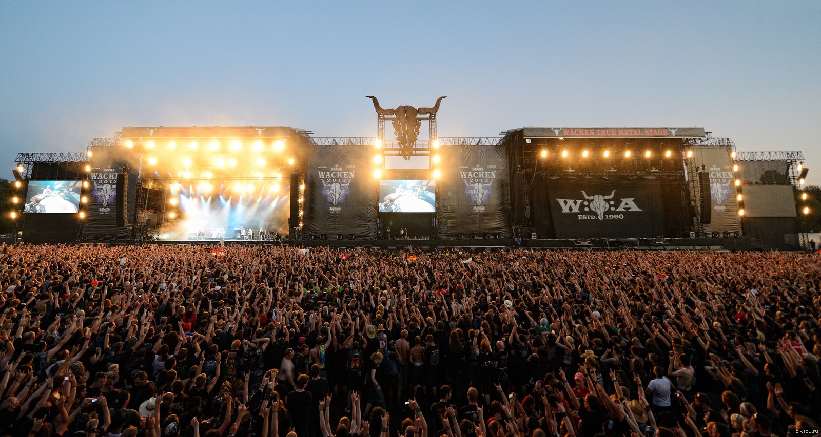 Метал сцена. Рок фестиваль Wacken. Вакен опен Эйр. Вакен фестиваль Германия. Опен Эйр рок фестиваль.