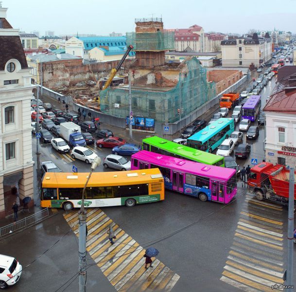 Разноцветное ДТП - Авария, Автобус, Яркость