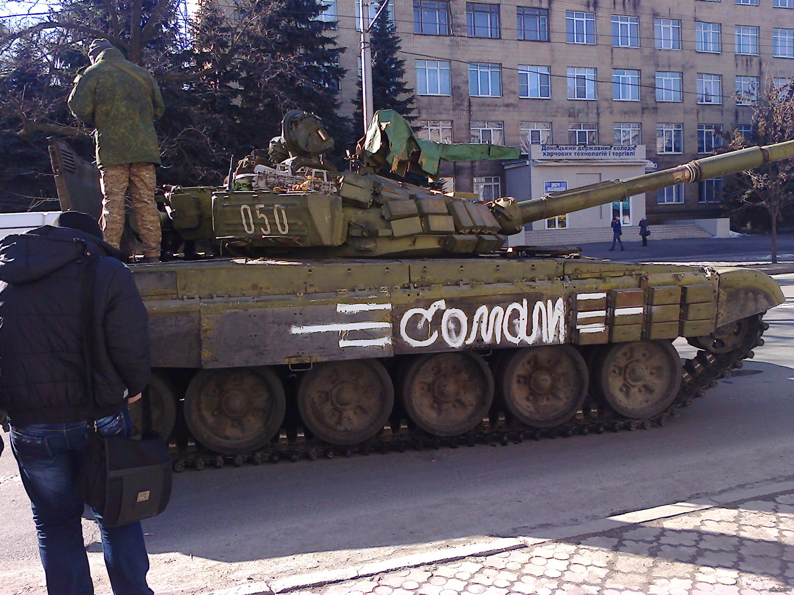 Время в донецке. ДНР танк т-72. Т 72 ДНР. Т72б1 ДНР. Танк т 72b Новороссий ДНР.