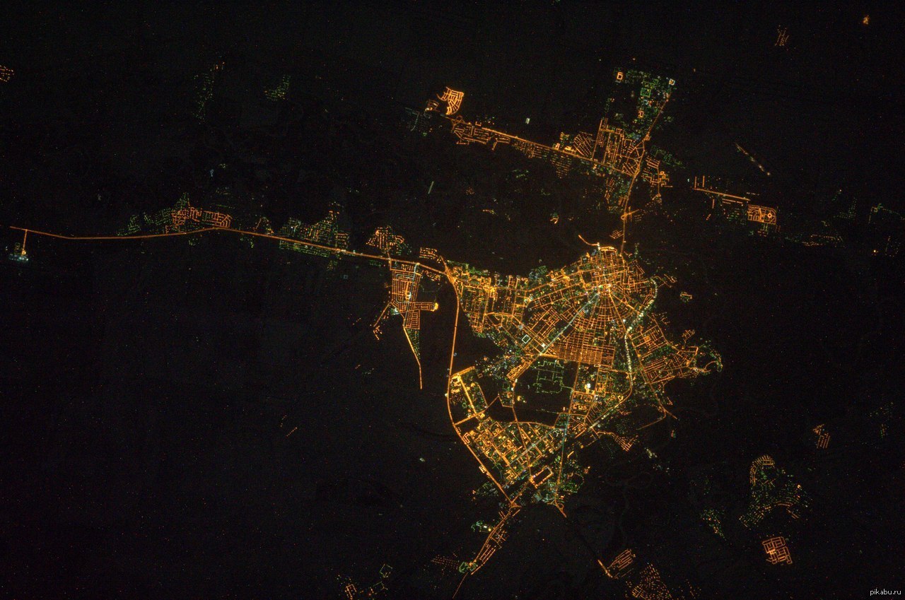 Город орск со спутника. Ночной Оренбург из космоса. Оренбург вид из космоса. Города ночью из космоса. Оренбург с космоса ночью.