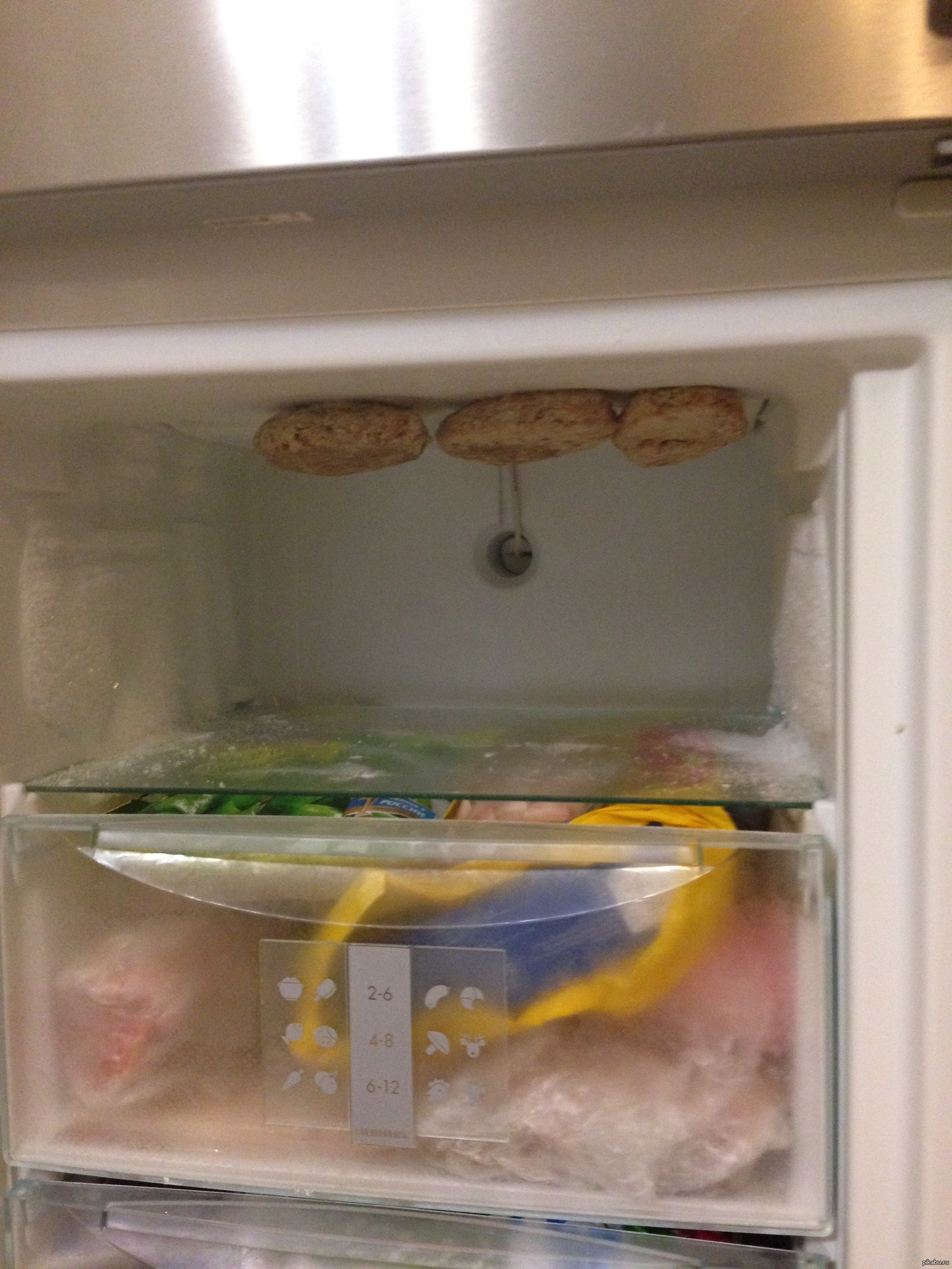 Разбитый холодильник