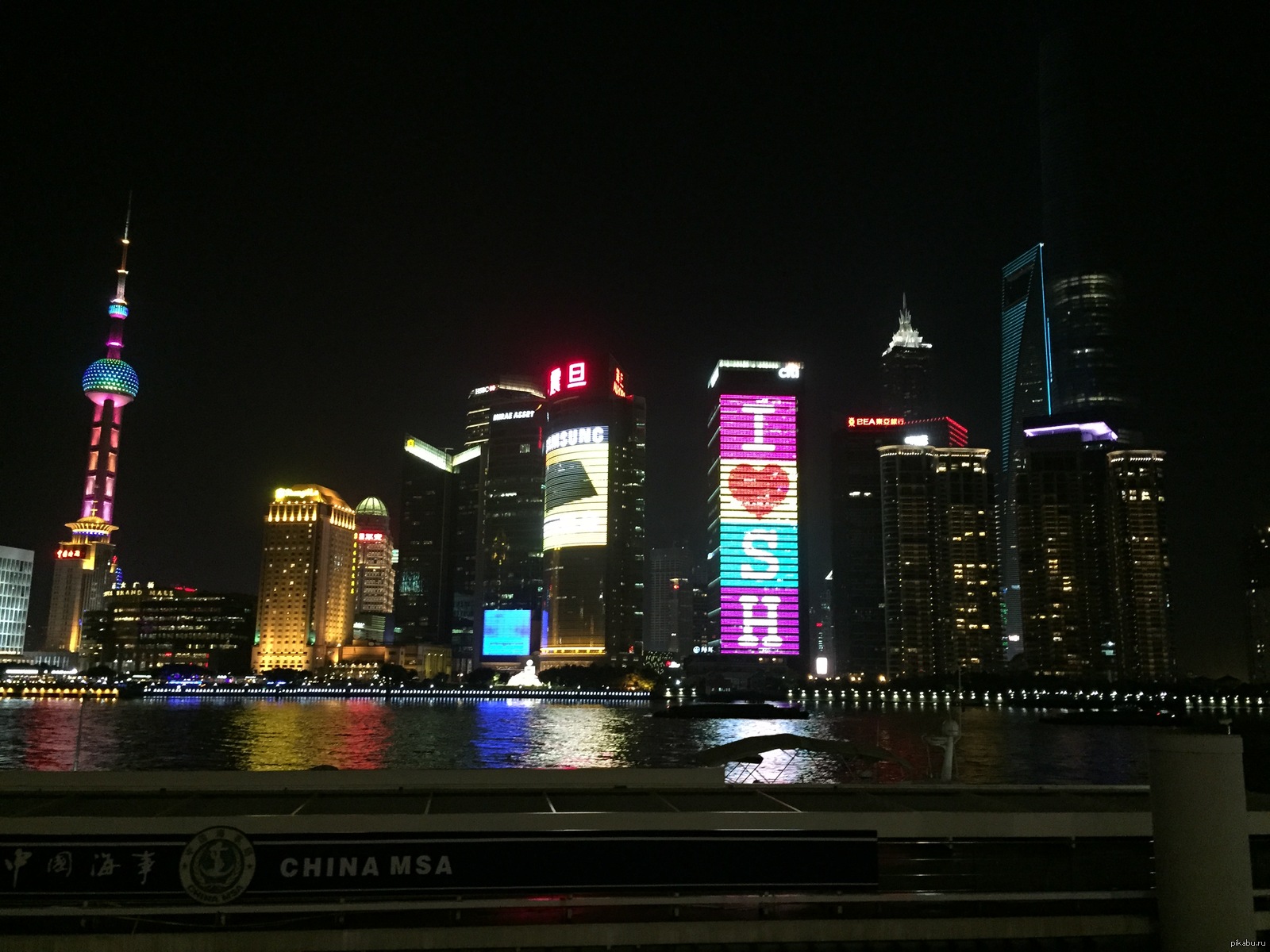 Шанхай набережные челны. Шанхай Пудун. Китай фото.