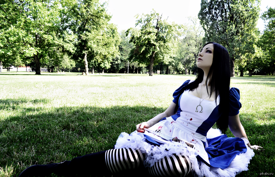 Алиса найди видео про алису. Alice Madness косплей. Алиса Лидделл фото. Alice Madness Returns Cosplay.