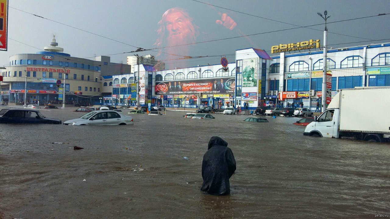 Осадки курск. Курск затопило Центральный рынок. Наводнение Курск Центральный рынок. Курск Центральный рынок после ливня. Потоп в Курске на Центральном рынке.