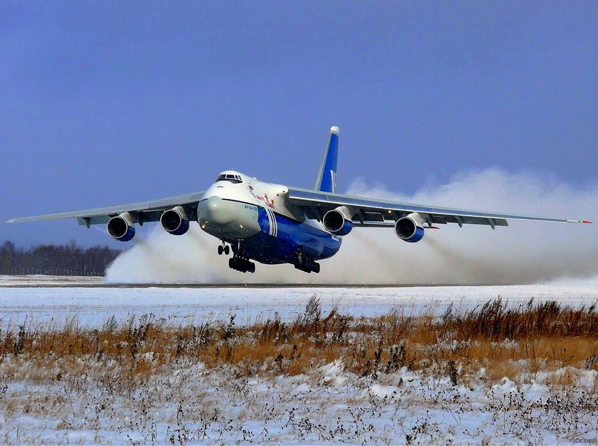 Ан 120. АН-124 военно-транспортный самолёт.