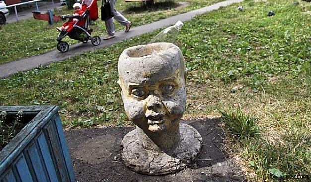 Урна из бетона уличная. Уличная урна-пепельница хоббика 014. Голова урна. Погребальные урны этрусков. Голова урна.