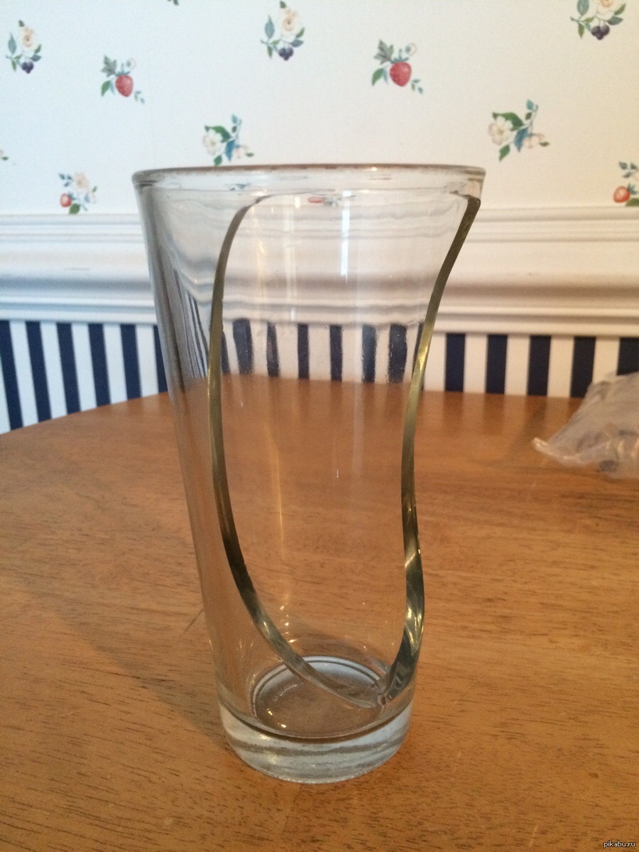 Трещина на стеклянной вазе