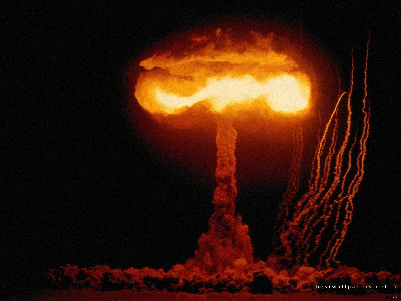Взрывы 1 час. Ядерный гриб. Атомный взрыв. Радиоактивный взрыв. Чернобыльская катастрофа классный час.