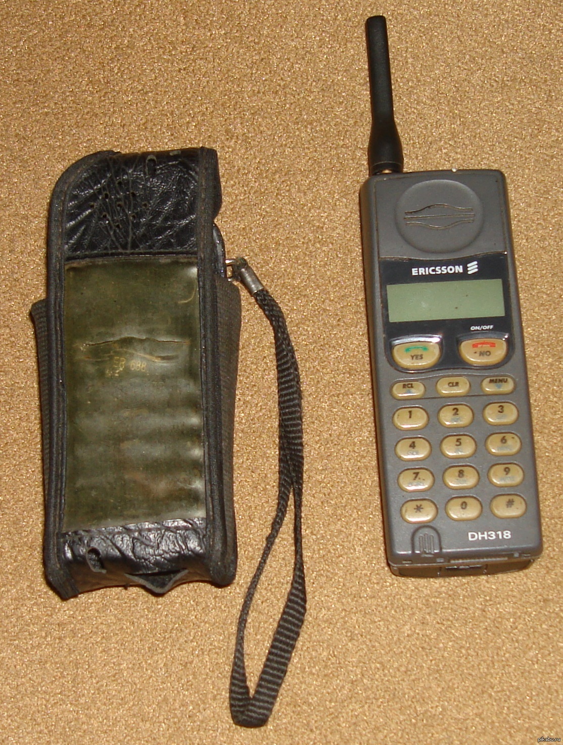Телефоны 90 2000. Ericsson dh318. Моторола а35. Ericsson 318 GSM. Сотовый телефон Ericsson dh318.
