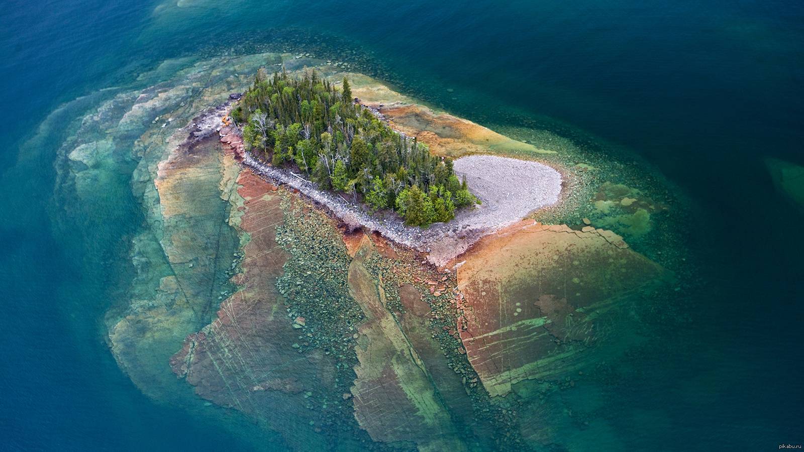Самый большой географический объект в мире. Остров Акимиски Канада. Необычные острова. Красивые необычные острова. Остров в океане.
