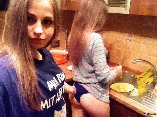 Пошлое домашнее. Несовершеннолетние пошлости. Вписка девушка селфи. Юная пошлость. Школьница 11 лет селфи.