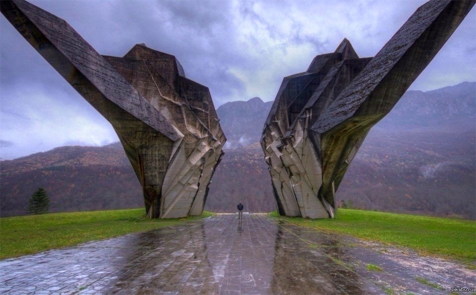 Monumental 2. Парк Сутьеска Босния и Герцеговина. Национальный парк Сутьеска, Сербия памятник. Национальный парк Сутьеска Босния и Герцеговина памятник. Тьентиште, Босния и Герцеговина.