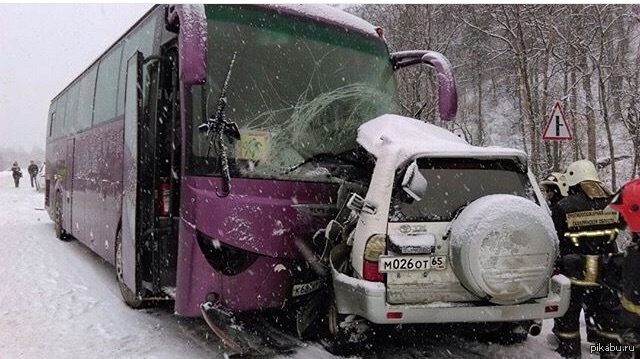 Авария автобуса с детьми. ДТП на автобусе с детьми Сахалин. ДТП С автобусом на Сахалине 5 погибших. ДТП В Мурманской области с автобусом трое погибших.