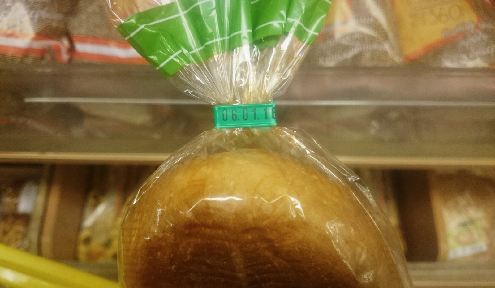 Магазины теперь торгуют хлебом из будущего | Пикабу