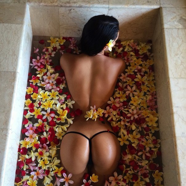 Shall we bathe? - NSFW, Beautiful girl, Booty, Flowers, Helga lovekaty