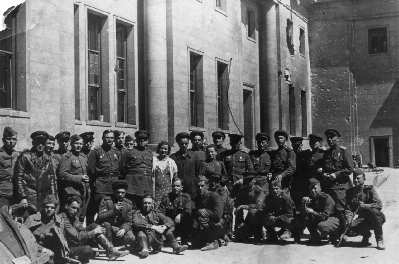 Подборка фотографий, запечатлевших майские дни 1945го. 1 часть | Пикабу