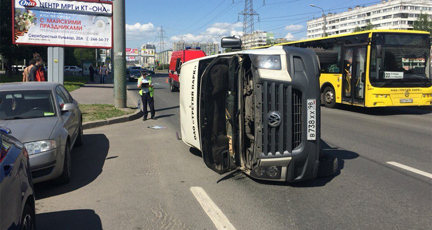 В Петербурге перевернулась маршрутка 26.05.2016 - ДТП, Авария, На красный, ДТП с переворотом, Санкт-Петербург, Видео, Длиннопост