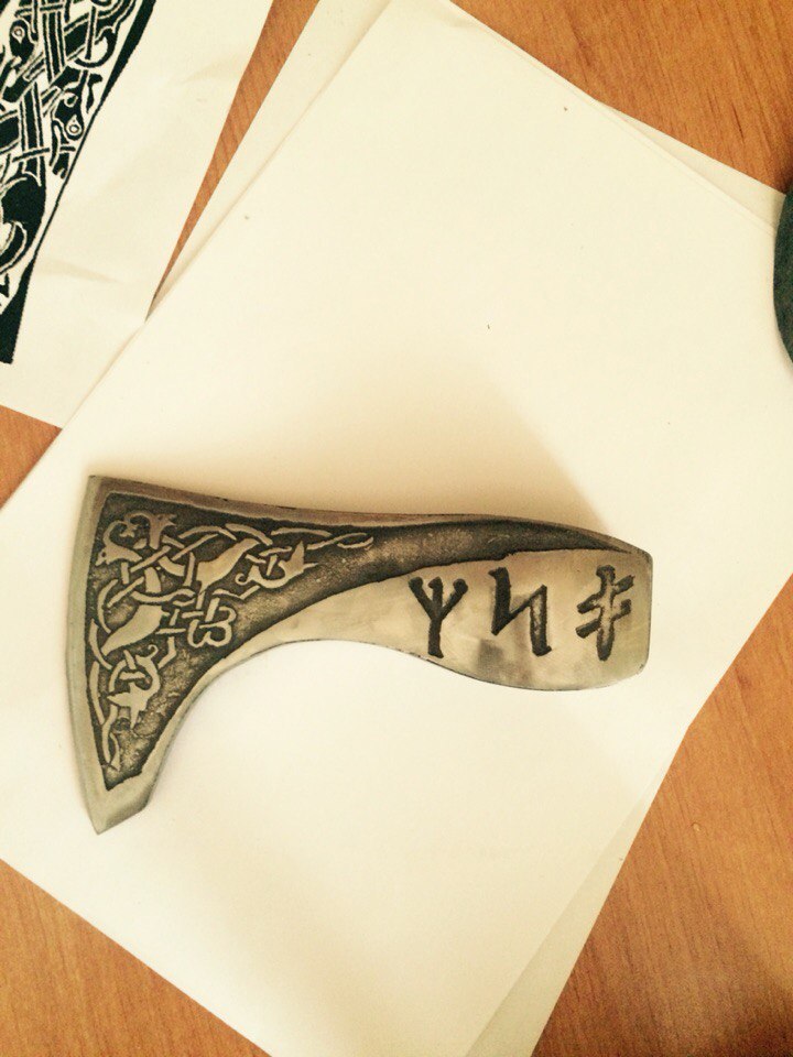 РИСУНОК на ТОПОРЕ!! Узор на топоре, травление рисунка на металле. DRAWING ON AN AX!!