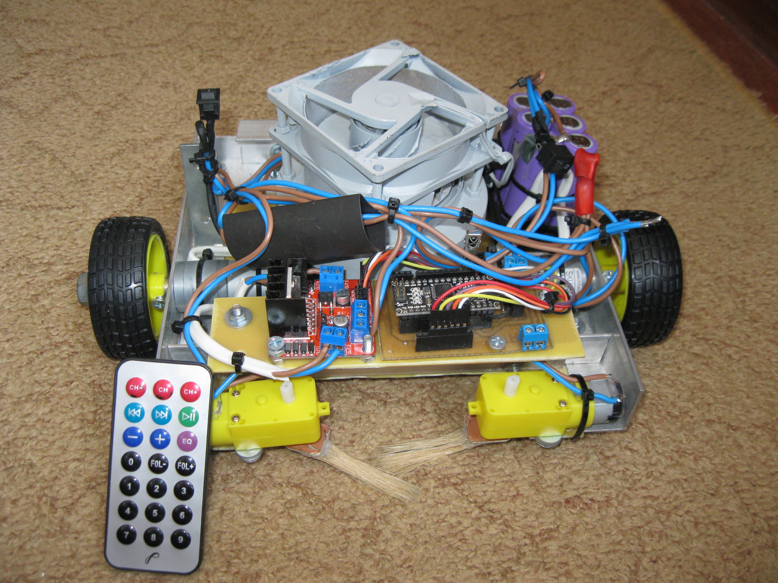 Самодельный робот-пылесос на базе Arduino