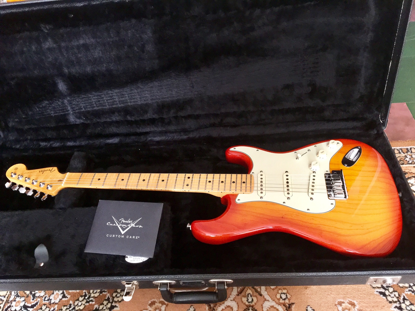 fender stratocaster deluxe custom shop