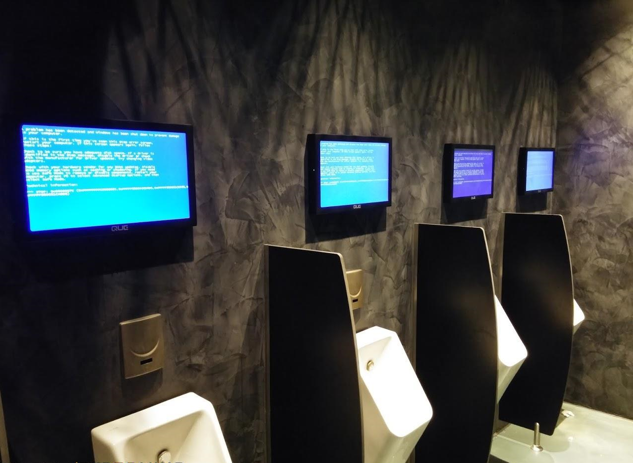 I still couldn't pee calmly - Blue screen of death, Toilet