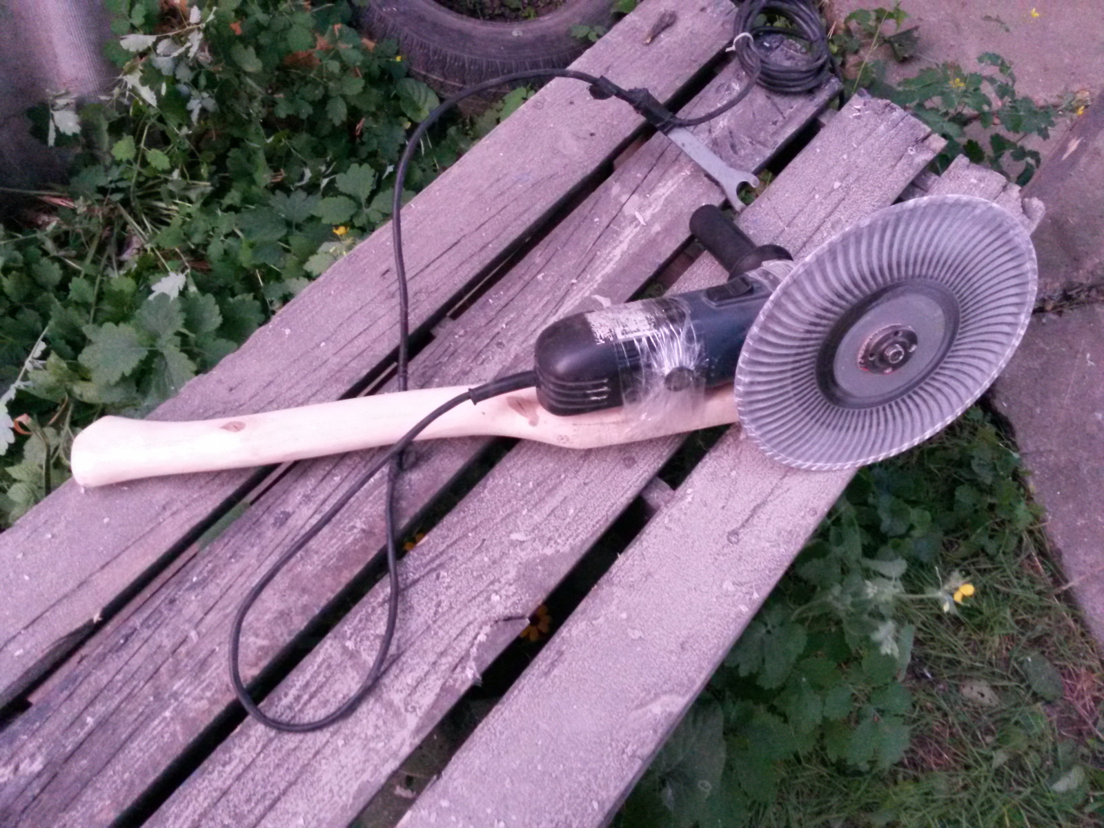 When you need a big Bulgarian, and there is only a small one... - My, Bulgarian, angle grinder, Life hack