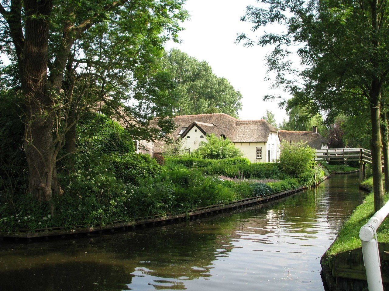 Giethoorn is a village in the Netherlands. - Netherlands, Giethoorn, Geography, Village, Landscape, beauty, Longpost, Netherlands (Holland)