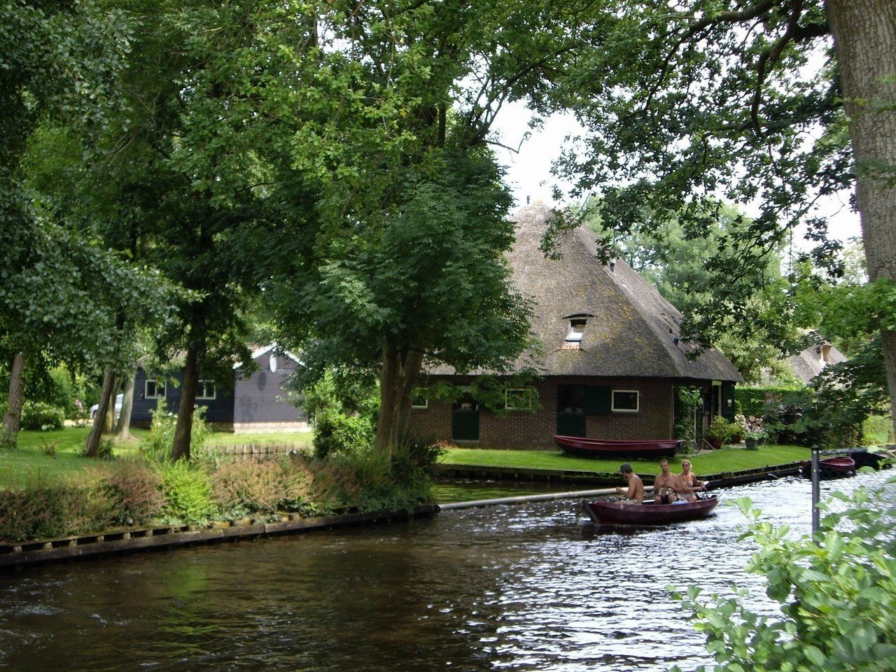 Giethoorn is a village in the Netherlands. - Netherlands, Giethoorn, Geography, Village, Landscape, beauty, Longpost, Netherlands (Holland)